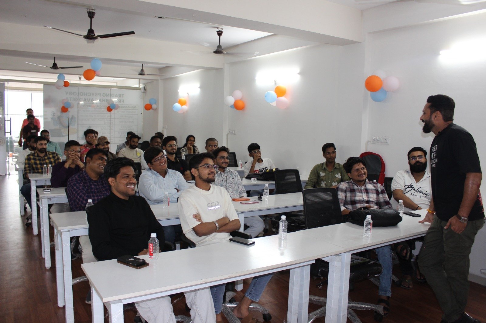 Why Choose a Stock Market Institute Near Chitra Nagar?